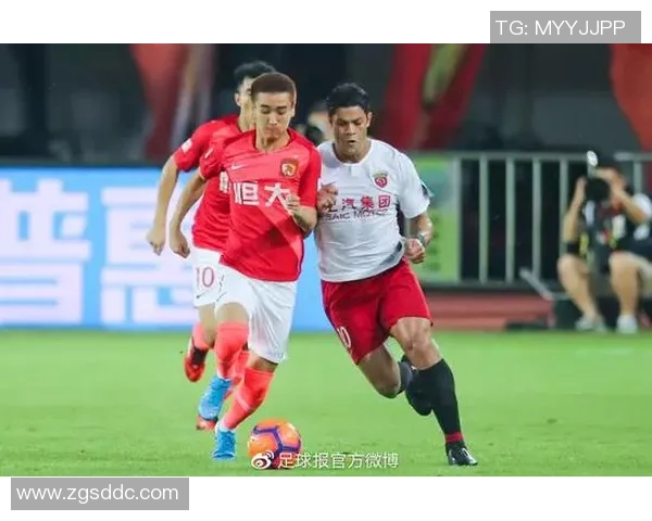 中超联赛最新动态：多队引援大动作，争冠形势愈加激烈